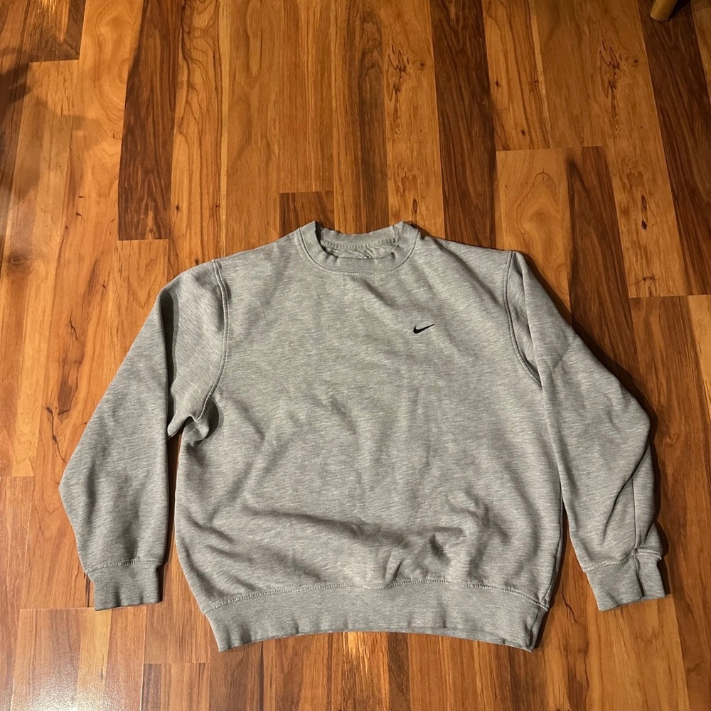 Nike Mens Crewneck Sweatshirt Heather Gray Embroidered Swoosh Size Medium